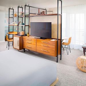 Corner King Suite