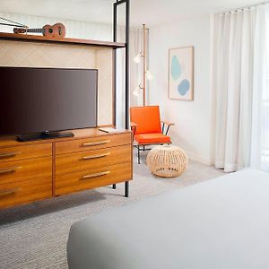 Premium Corner King Suite